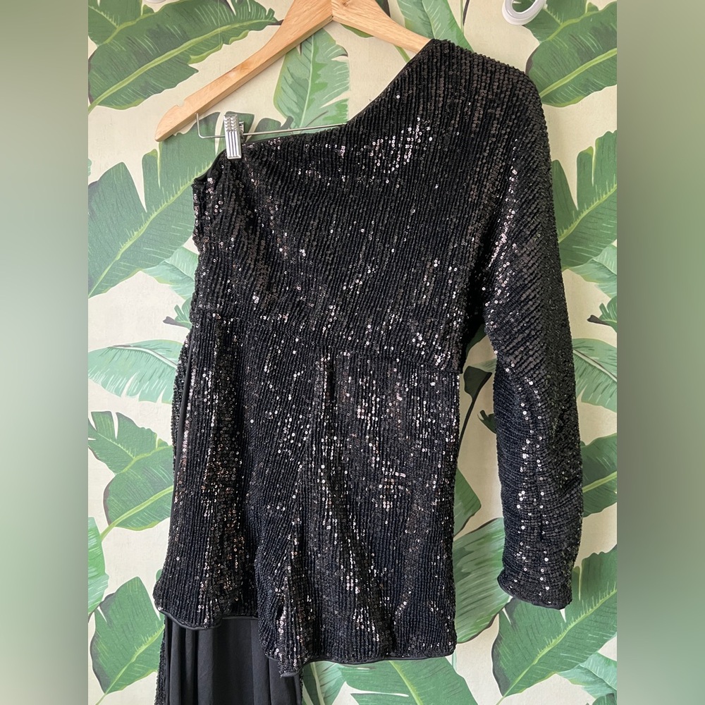 Pretty Little Thing Black Sequin Drape Detail One Sleeve Playsuit Romper 6 NWT - Picture 7 of 9